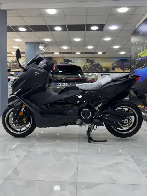 YAMAHA T MAX 2025