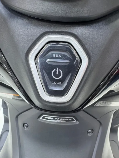 YAMAHA T MAX 2025