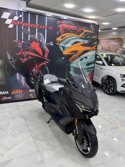 YAMAHA T MAX 2025