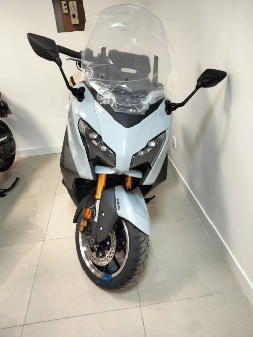 Yamaha T max 2025