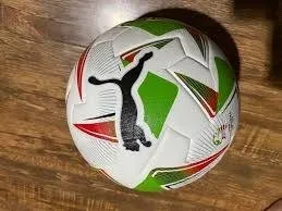 Le Ballon Officiel De L'Uefa Champions League L'Icône Étoilée 