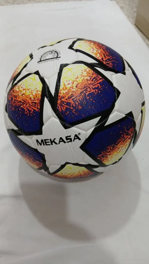 Le Ballon Officiel De L'Uefa Champions League L'Icône Étoilée 