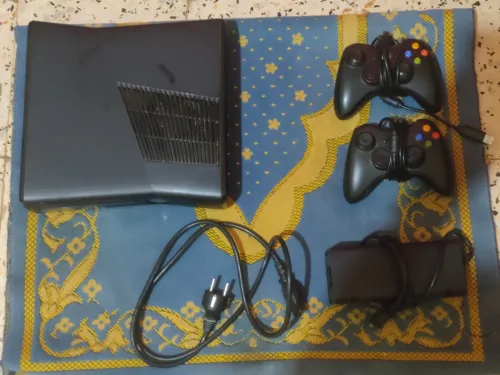 Xbox 360 Noir flash(plusieurs jeux)