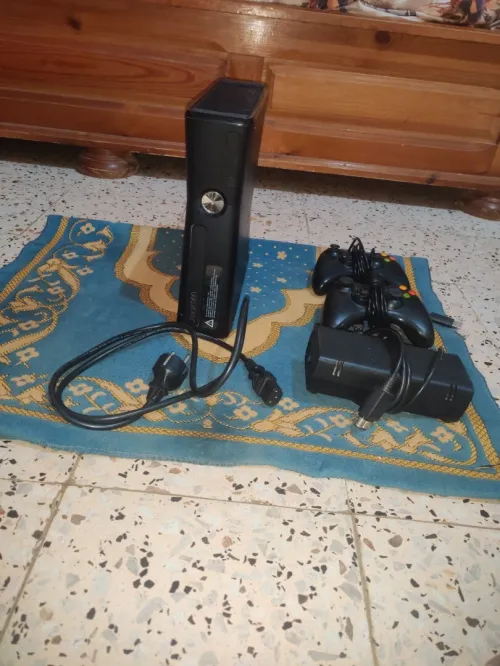 Xbox 360 Noir flash(plusieurs jeux)