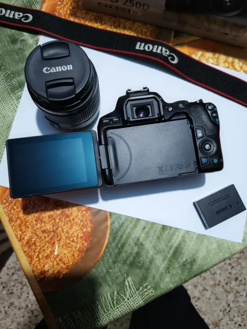CANON 250D 18-55 III
