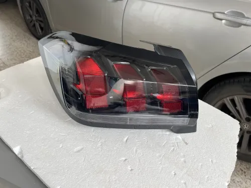 led peugeot 208 + feu arrière + optique