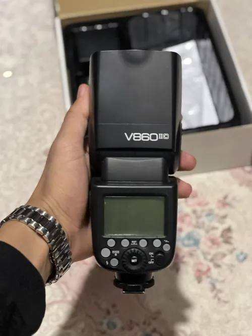 فلاش كاميرا Godox V860II-C Canon احترافي في العلبة الاصلية لم يستعمل