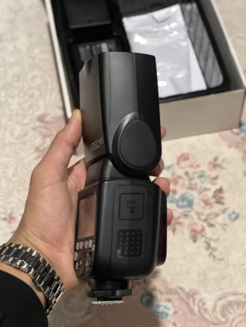 فلاش كاميرا Godox V860II-C Canon احترافي في العلبة الاصلية لم يستعمل