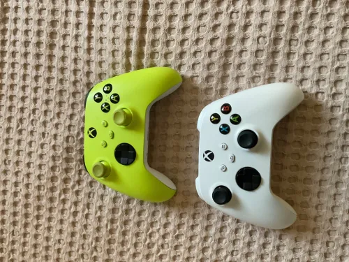 Xbox Series s 512gb avec 2 manettes
