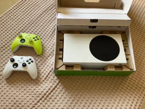 Xbox series s 512gb + 2 manettes État 10/10