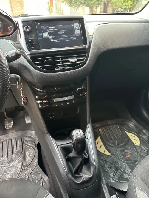 Peugeot 208 2015 