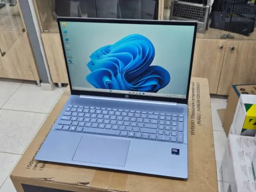 LAPTOP HP OMNIBOOK 5 AI INTEL CORE ULTRA 7 255U / DDR5 32GB / SSD 1TB / ECRAN 16'' FHD