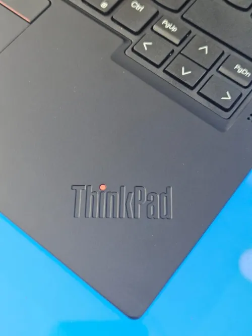 LAPTOP LENOVO THINKPAD T14 GEN5 RYZEN 7 PRO 8840U DDR5 32GB SSD 512GB / 14" TACTILE