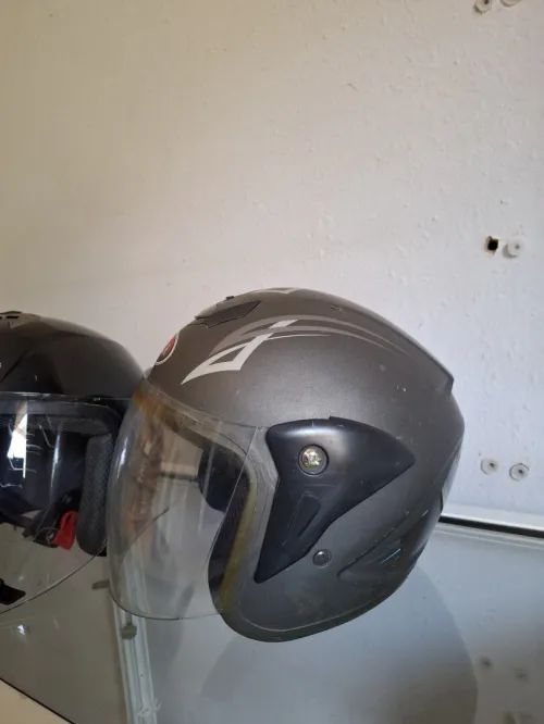 Casque moto de la marque okinoi