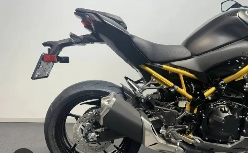 Kawasaki Z900 gold 2026