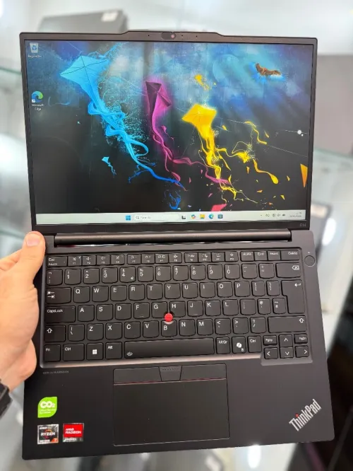 Lenovo ThinkPad E14 Ryzen 7 7735HS - 16Go - 512Go - Radeon 680M