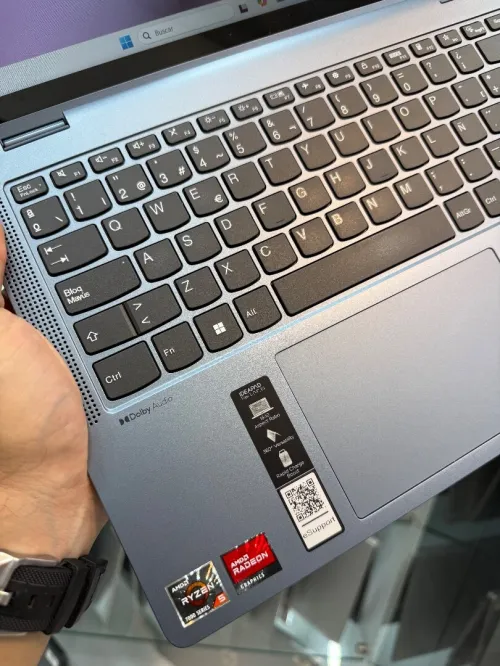 Lenovo IdeaPad Flex 5 2-in-1 Ryzen 5 7530U - 16Go - 512Go - AMD Radeon Graphics