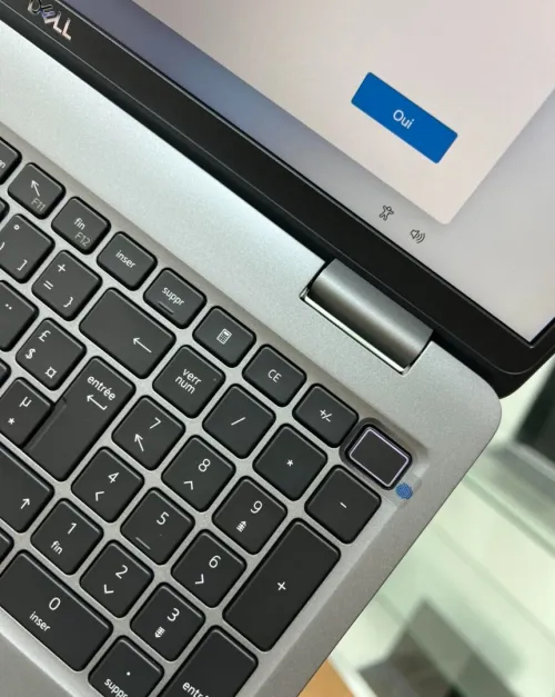 Dell Latitude 5550 - Intel Core i7 1365U - 32GB RAM - 512GB SSD - Intel Iris Xe Graphics