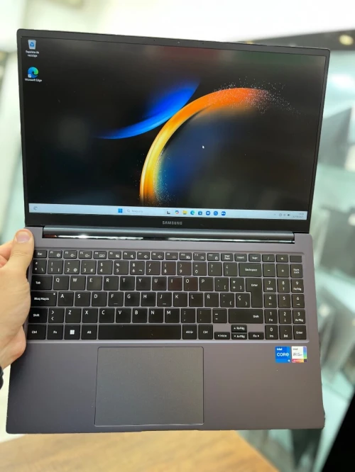 Samsung Galaxy Book FHD - i5 1335U - 8Go - 512Go - Intel Iris Xe Graphics