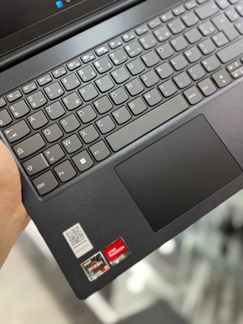 Lenovo V15 FHD - Ryzen 5 77307 - 8Gb - 256Gb - AMD Radeon Graphics 