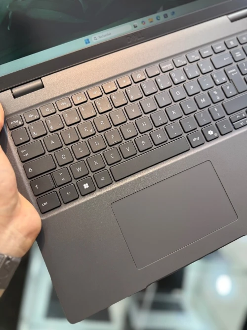 Dell Latitude 3550 FHD - i5 1335U - 16Go - 512Go - Intel Iris Xe Graphics