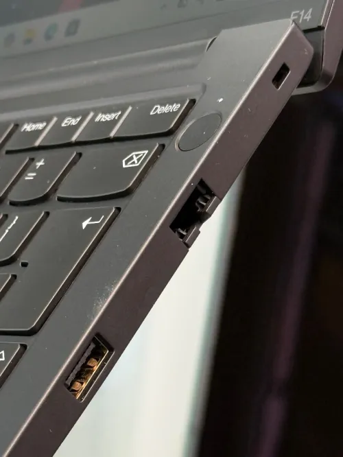 Lenovo ThinkPad E14 Ryzen 7 7735HS - 16Go - 512Go - Radeon 680M