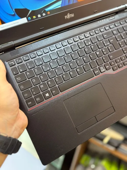Fujitsu Siemens LifeBook i5 8250U - 8Go - 256Go SSD - Intel UHD Graphics