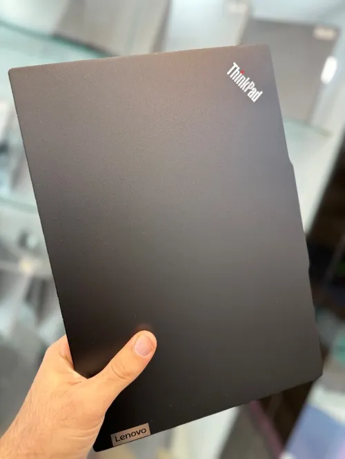 Lenovo ThinkPad E14 Ryzen 7 7735HS - 16Go - 512Go - Radeon 680M