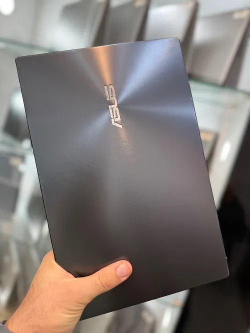 Asus ZenBook 14 FHD - Ryzen 7 4700U - 16Go - 256Go - AMD Radeon Graphics