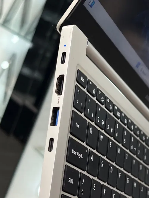 Samsung Galaxy Book FHD - i5 1245U - 8Go - 256Go - Intel Iris Xe Graphics
