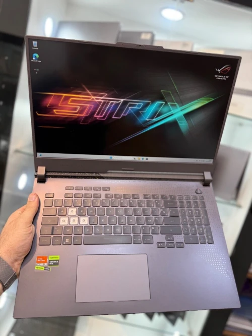 Asus ROG STRIX G17 - Ryzen 9 7845HX - 16Go - 512Go - RTX 4060 8Go