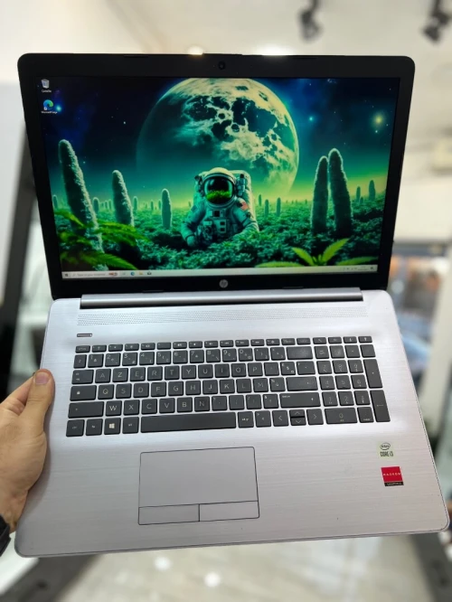 HP Laptop 17 i3 10110U - 8Gb Ram - 256Gb SSD - Radeon 530M 2Gb