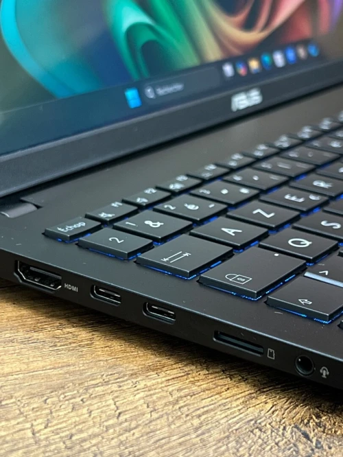 Asus VivoBook S15 OLED 120Hz - Snapdragon X Plus - 16Go - 512Go - Adreno GPU