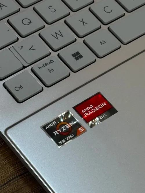 Asus VivoBook 15 Go FHD - Ryzen 5 7520U - 16Go - 512Go - Radeon 610M Graphics