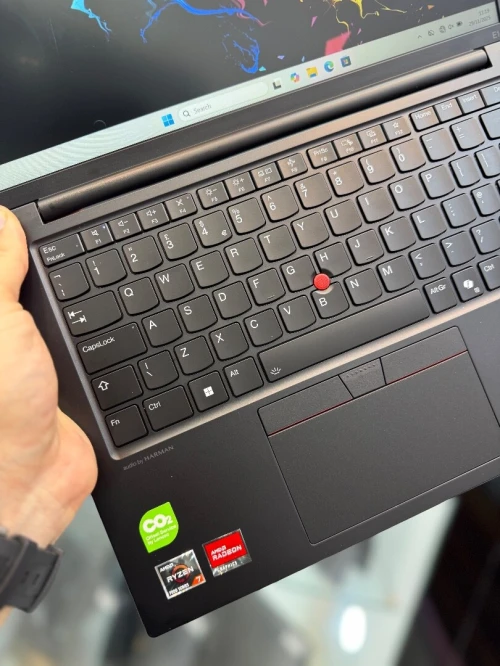 Lenovo ThinkPad E14 Ryzen 7 7735HS - 16Go - 512Go - Radeon 680M