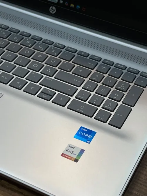 HP Laptop 17s FHD - i5 1235U - 16Go - 512Go - Intel Iris Xe Graphics 