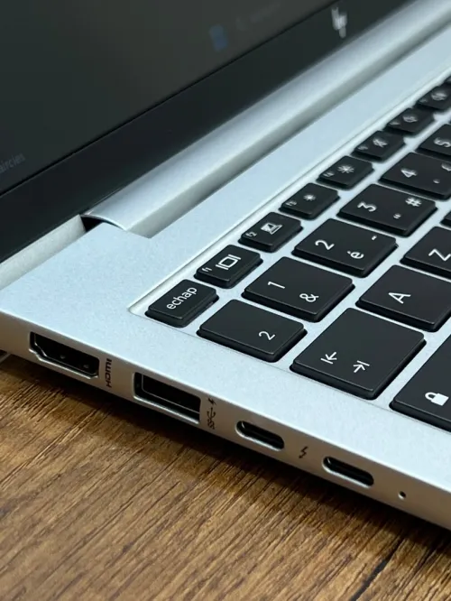 HP EliteBook 830 G10 FHD - i5 1345U - 16Go - 256Go - Intel Iris Xe Graphics 