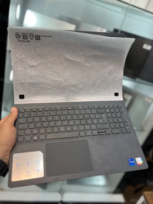 Dell Inspiron 3520 - i7 1255U - 16Go - 512Go - Intel Iris Xe Graphics 