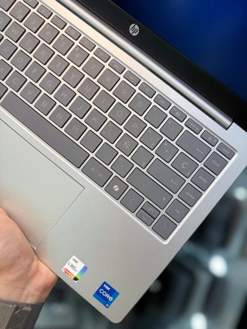 HP Laptop 14s FHD - i7 1255U - 16Go Ram - 512Go SSD - Intel Iris Xe Graphics