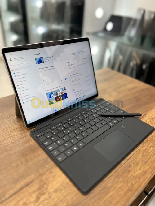 Microsoft Surface Pro 8 13" i5 1135G7 - 16Go - 256Go - Intel Iris Xe Graphics 