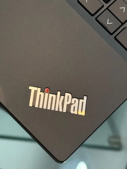 Lenovo ThinkPad E14 Ryzen 7 7735HS - 16Go - 512Go - Radeon 680M