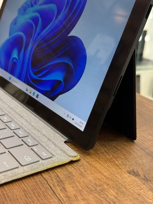 Microsoft SurFace Pro 7+ i7 1165G7 - 16Go Ram - 256Go SSD - Intel Iris Xe