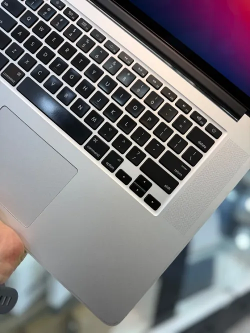 MacBook Pro 2015 Retina - i7 2.3 Ghz - 16Go Ram - 256Go SSD - Intel iris PRO Graphics