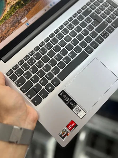 Lenovo IdeaPad 1 FHD - Ryzen 5 5500U - 8Gb Ram - 512Gb - AMD Radeon Graphics 