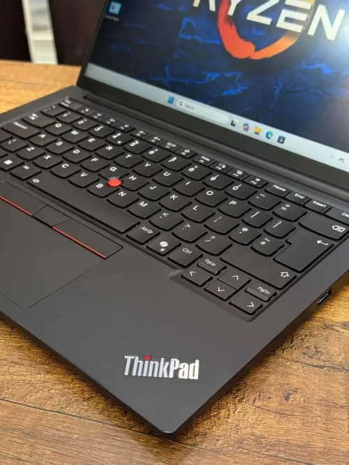 Lenovo ThinkPad E14 FHD - Ryzen 7 7735Hs - 16Go - 512Go - AMD Radeon 680M