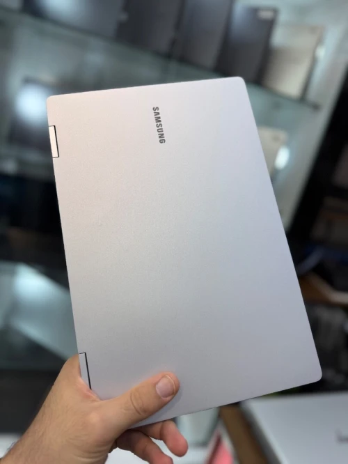 Samsung Galaxy 3 Pro 2-in-1 AMOLED i5 1340P - 8Go - 256Gon- Intel Iris Xe