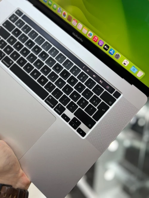 MacBook Pro 2019 i9 16" - 64Gb Ram - 1To SSD - AMD Radeon Pro 5500M 8Gb - Cycle 212