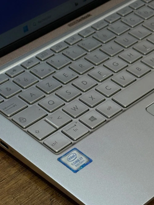Asus ZenBook 13 FHD IPS - i7 8550U - 16Go Ram - 512Go SSD - Intel UHD Graphics