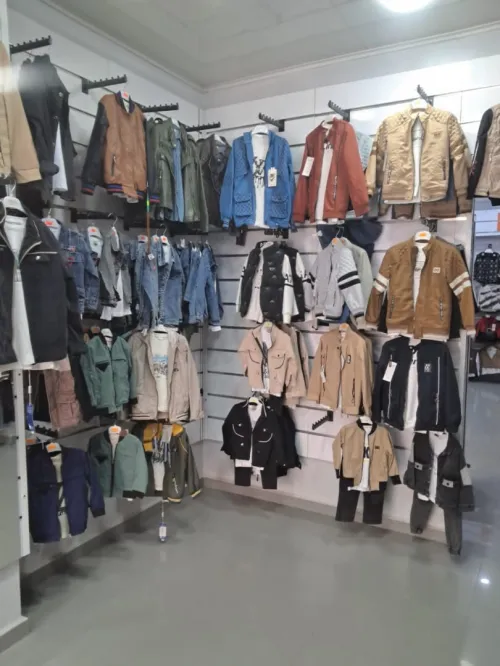 magasin en pleine activité mis à ( Vente, échange ou reprise du magasin) 