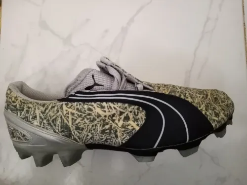 Soulier de foot puma grise camo original caba pointure 37 et 38